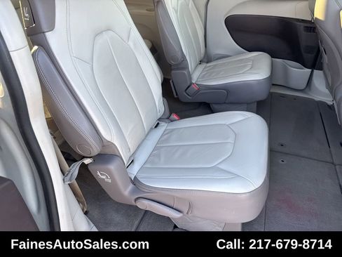 Used 2017 Chrysler Pacifica Touring-L image 58