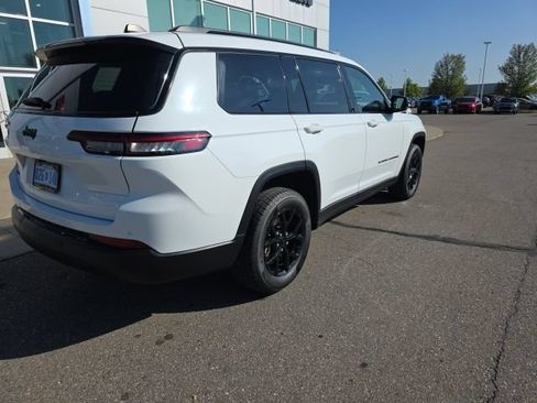 Used 2024 Jeep Grand Cherokee L Laredo AWD/4WD image 5