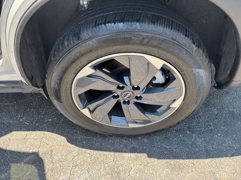 Used 2025 Nissan Rogue SV FWD image 25