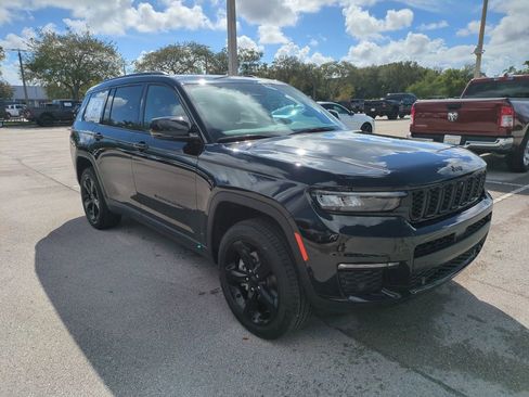 New 2025 Jeep Grand Cherokee L Limited w/ Luxury Tech Group II AWD/4WD image 2