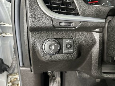 Used 2016 Chevrolet Traverse LT w/ Style and Technology Package FWD image 20