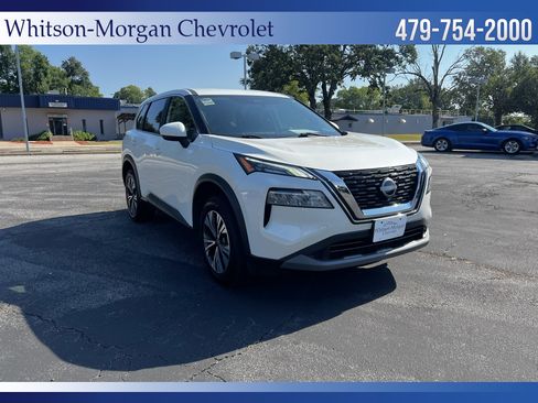 Used 2023 Nissan Rogue SV FWD image 3
