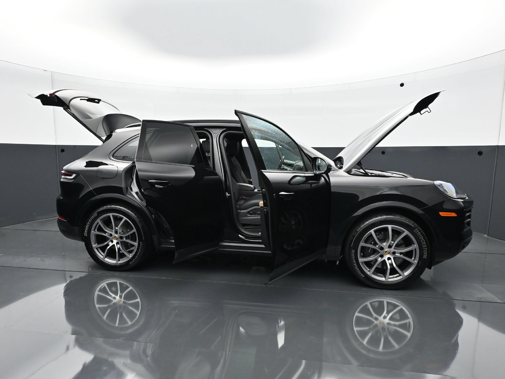 Used 2024 Porsche Cayenne AWD/4WD image 39