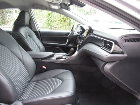 Used 2024 Toyota Camry SE FWD image 18