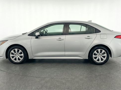 Used 2025 Toyota Corolla LE FWD image 5