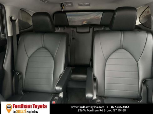 Used 2021 Toyota Highlander XLE image 10