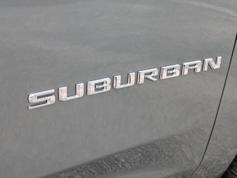 Used 2024 Chevrolet Suburban Premier image 22