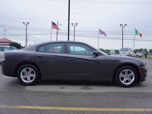 Used 2022 Dodge Charger SXT w/ Leather Interior Group image 8