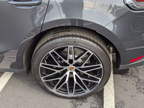 Certified 2026 Porsche Macan AWD/4WD image 11