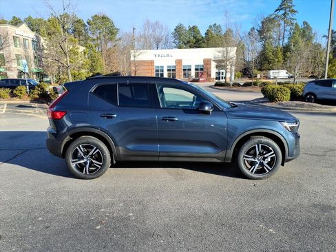 New 2026 Volvo XC40 B5 Core w/ Climate Package image 2