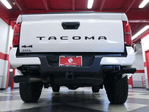 Used 2025 Toyota Tacoma TRD Sport AWD/4WD image 27
