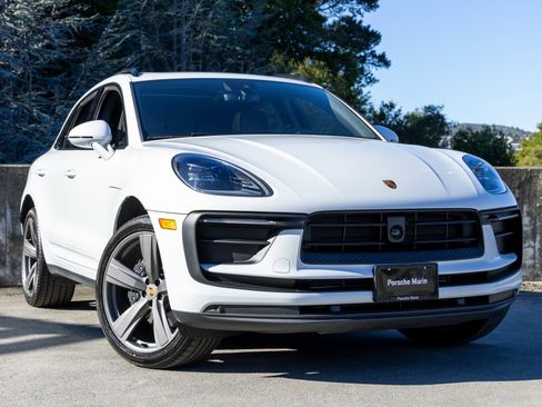 Certified 2025 Porsche Macan image 9