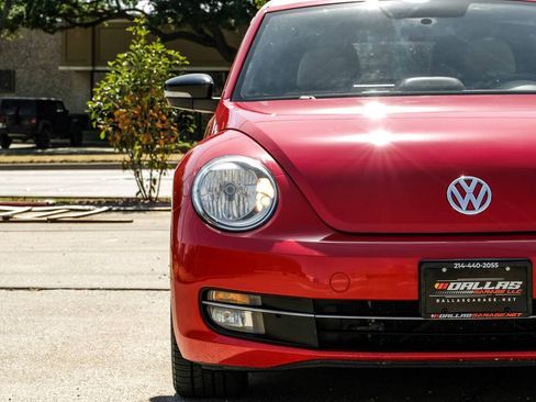 Used 2013 Volkswagen Beetle 2.0T FWD image 32