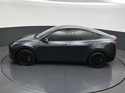 Used 2024 Tesla Model Y Long Range AWD/4WD image 19