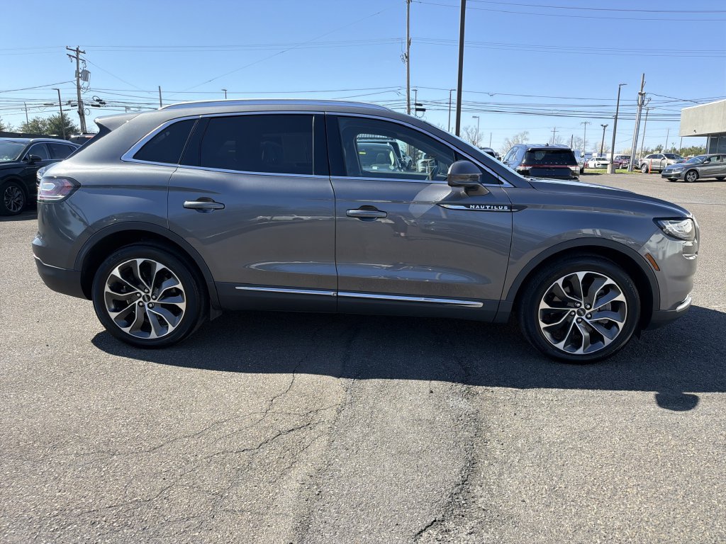 Used 2022 Lincoln Nautilus Reserve w/ Cargo Utility Package AWD/4WD image 7