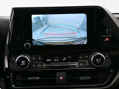 Certified 2023 Toyota Highlander XLE image 26
