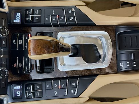 Used 2016 Porsche Cayenne image 19