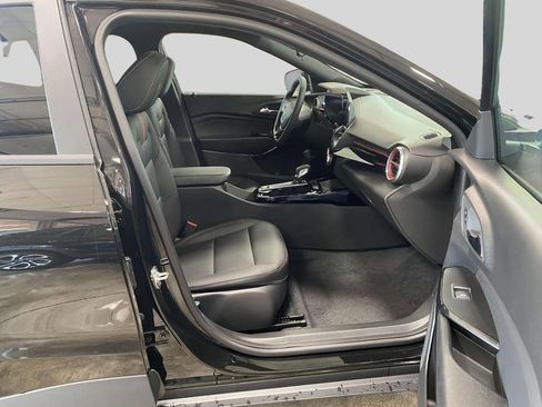 Used 2025 Chevrolet Trax RS w/ Sunroof Package image 10