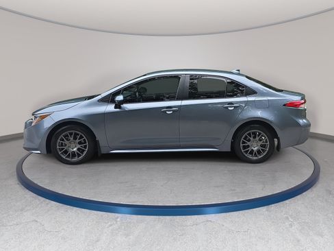 Used 2025 Toyota Corolla LE FWD image 8
