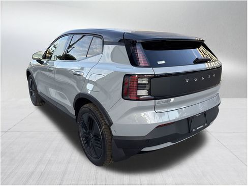New 2026 Volvo EX30 Cross Country Ultra image 7