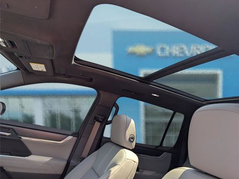 Used 2026 GMC Acadia Elevation w/ Elevation Premium Package FWD image 19