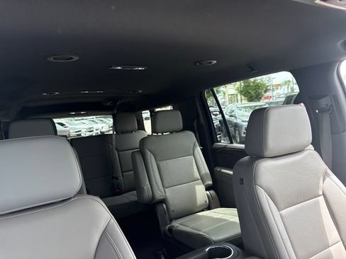 Certified 2023 Chevrolet Suburban Z71 w/ Luxury Package AWD/4WD image 37