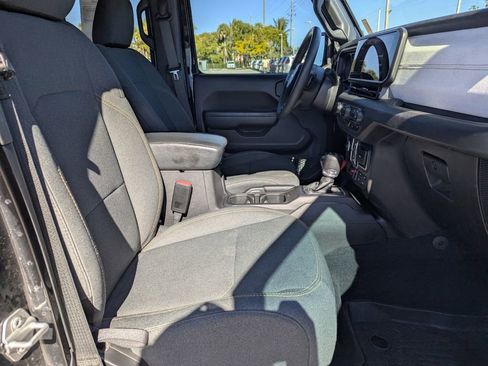 Used 2024 Jeep Wrangler Willys image 10