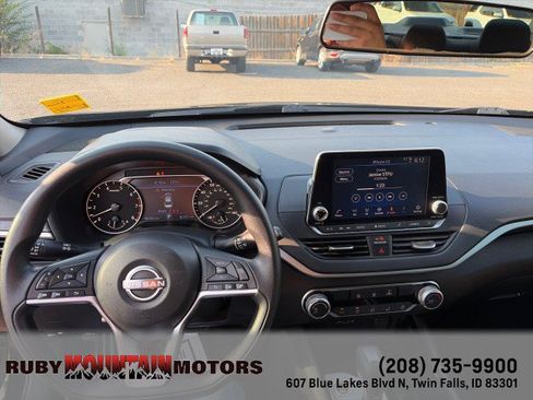 Used 2024 Nissan Altima 2.5 SV FWD image 12