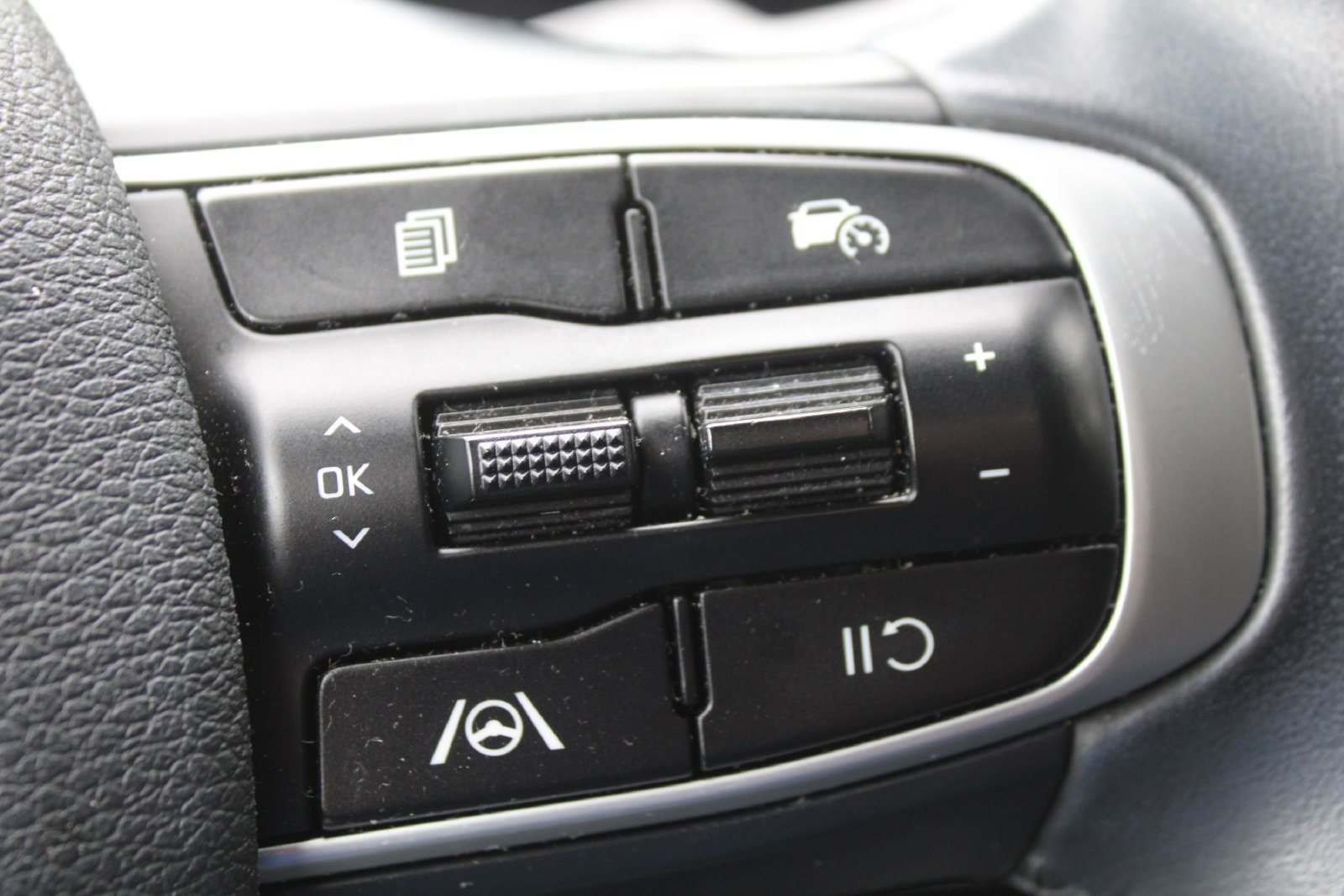 Certified 2023 Kia Sportage EX FWD image 30