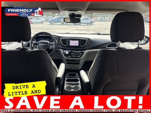 Used 2023 Chrysler Voyager LX image 20