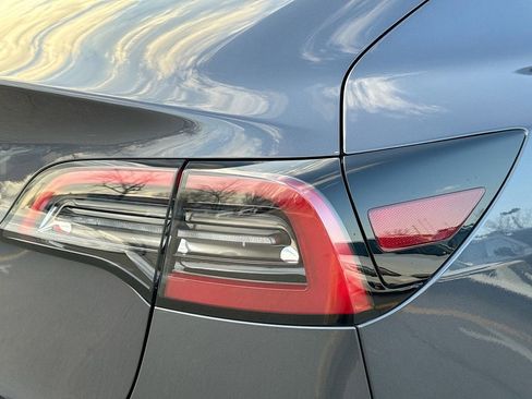 Used 2023 Tesla Model 3 Standard Range image 33