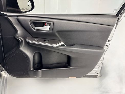 Used 2016 Toyota Camry SE FWD image 23