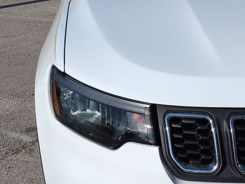 Certified 2024 Jeep Compass Latitude image 9