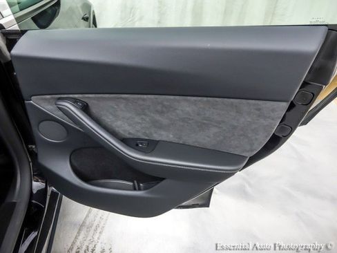 Used 2024 Tesla Model Y Long Range image 40