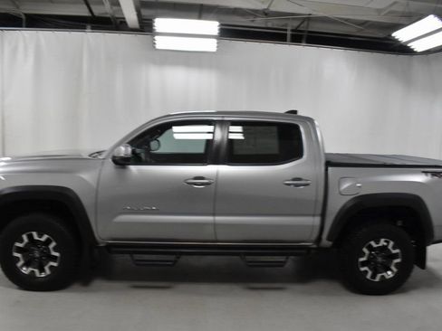 Used 2021 Toyota Tacoma TRD Off-Road w/ Technology Package image 7