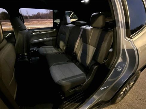 Used 2025 GMC Acadia Elevation image 22