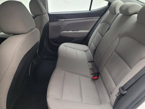 Used 2017 Hyundai Elantra SE image 18