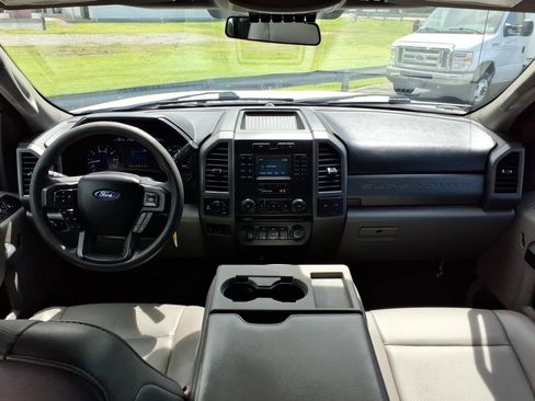 Used 2018 Ford F250 XL w/ Power Equipment Group AWD/4WD image 16
