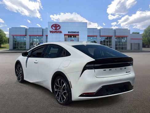 Used 2024 Toyota Prius Prime FWD image 5