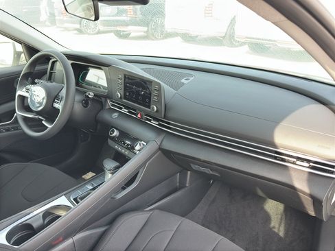 New 2025 Hyundai Elantra Blue image 26