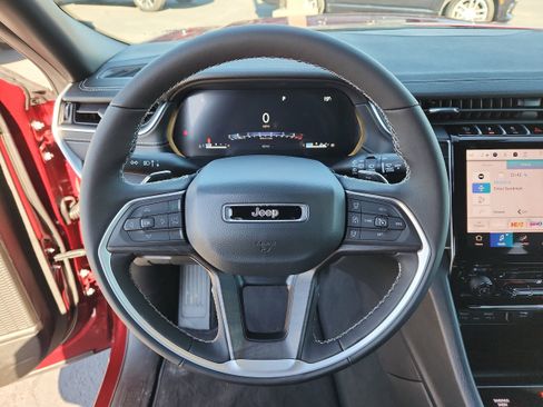 New 2025 Jeep Grand Cherokee Limited AWD/4WD image 17
