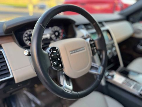 Used 2019 Land Rover Discovery HSE image 25