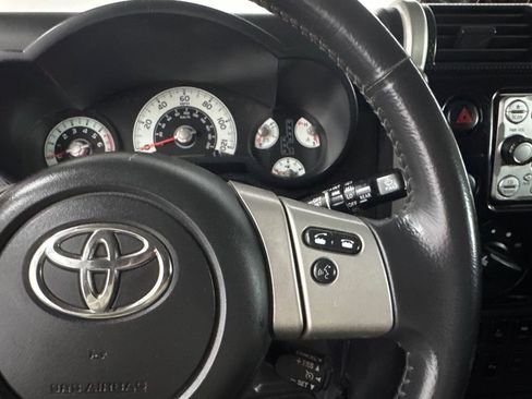 Used 2014 Toyota FJ Cruiser 4WD w/ Upgrade Package image 15