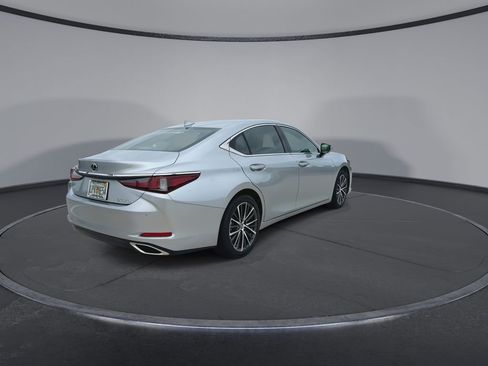 Used 2025 Lexus ES 350 w/ Premium Package image 8