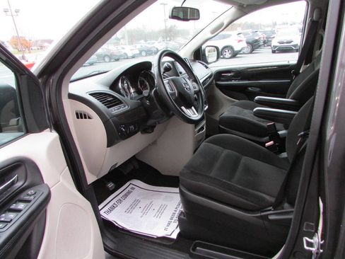 Used 2017 Dodge Grand Caravan SE w/ Power Window Group image 7