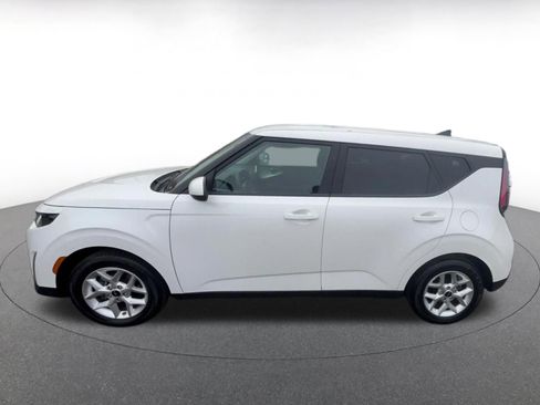 Used 2025 Kia Soul LX w/ LX Technology Package image 9