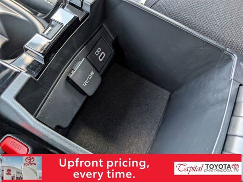 Used 2025 Toyota Corolla Hatchback w/ SE Package FWD image 23