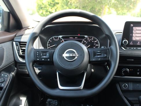 Used 2023 Nissan Rogue S AWD/4WD image 18