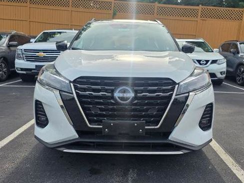 Certified 2023 Nissan Kicks SR w/ SR Premium Package FWD image 11
