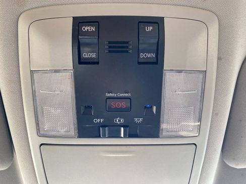 Used 2013 Lexus CT 200h w/ Premium Pkg w/Navigation FWD image 20
